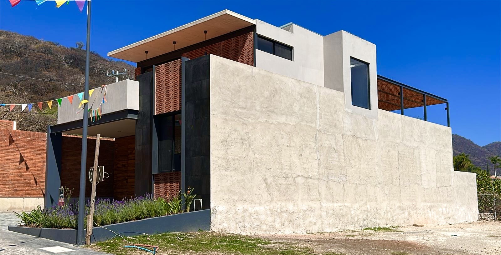 foto lateral fachada casa 16 horizontal feb 26